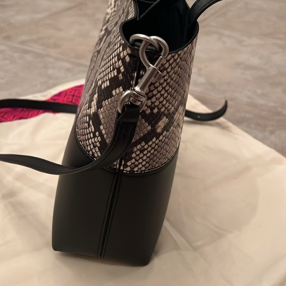 ❤️👜TORY BURCH❤️👜 Block-T Embossed Mini Tote - Picture 11 of 14